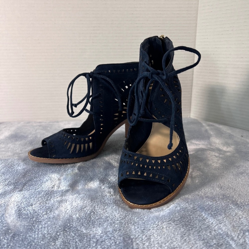 Vince Camuto Tarita Blue Suede Cutout Ankle Booties Heels Zip Back Peep Toe Sz 6
